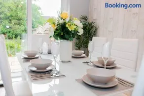 Luxurious 3 Bedroom Home Rotherham - Image 4