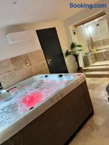 Suite Privative Jacuzzi Sauna de la Villa Del Castagnol - Image 5