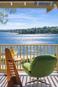 Art Deco Harbour Suite with Private Rooftop - Walk to Circular Quay - Image 2