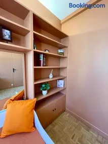 Mid Century - 3 bedrooms - Parking - 6 people - Image 3