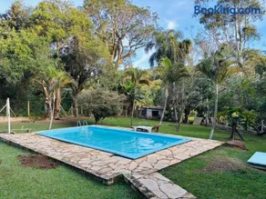 Casa de campo com piscina em condomínio. - Image 2