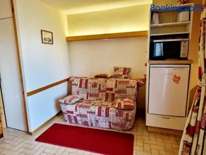 Charmant T2 avec terrasse, proche pistes, parking gratuit - FR-1-755-21 - Image 2