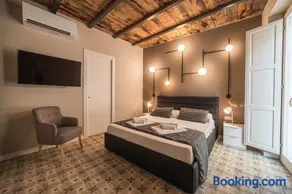 Palazzo Paladini - Luxury Suites in the Heart of the Old Town - Image 2