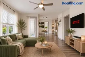Stunning Las Colinas 2BR Pool, Gym, Balcony - Image 1