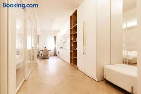 Nest Inn Satin Studio - Image 2