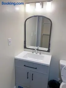 Sweet bedroom located central of downtown - Image 3