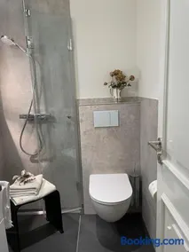 Garden View Apartment - Image 1
