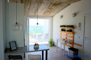Durmiendo sobre el mar, Vivienda Los Riscos - Image 1