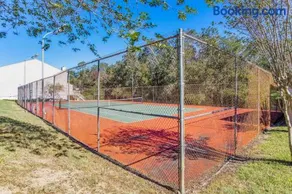 Sunny Large Two Bedroom Townhouse - Pool - Image 4
