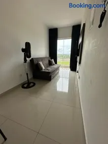 Apartamento inteiro em bairro nobre com conforto e ar-condicionado - Image 2
