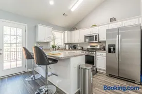 Unwind in a Modern Riverdale Home - Image 4