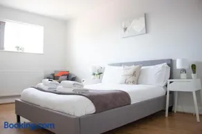 Large 1st Floor Open Plan Apartment - Image 5