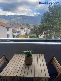 T2 Crolles Haut de gamme terrasse vue Belledonne - Image 3