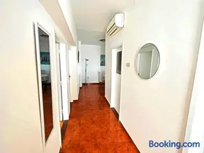 Pomalo Retreat, Your Calm Escape Near the City, Sunlit Terrace, Space & Comfort and Free Parking Spot - Image 3