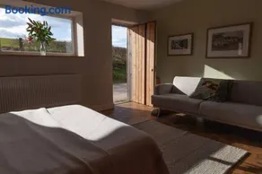 "The Studio" Contemporary studio with organic swimming pool - Image 3