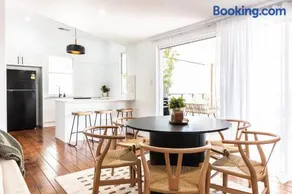 Urban Getaway Central Cottage - Image 3
