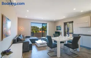 1 Bedroom Nice Apartment In Selca - Image 5