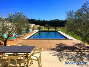 Large family home with private pool in Vignères, 10 sleeps. - Image 2