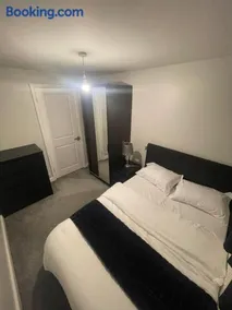 Beautiful en-suite bedroom - Image 3
