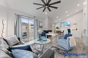 Searenity Suite- Peekaboo Ocean view 1 min walk to Beach - Image 3