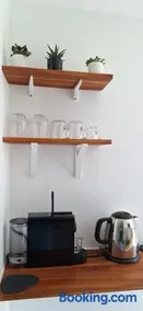 Cosy appartment with access to garden, parking and direct line to Eiffel tower - Image 2