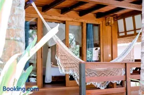 Island View Bar & Bungalow - Image 5