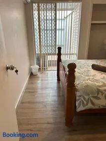 R1 Bright Spacious Room near Perth Airport - Image 1