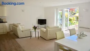glastonbury town garden house - Image 3