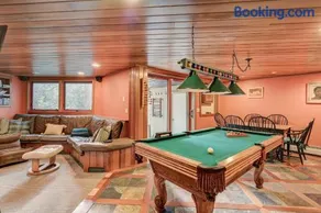 Steps to the Ellis River - Luxe, Hot Tub, Game Room - Image 2