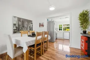 Comfortable 3 bed house near Bedgrove park - Image 1