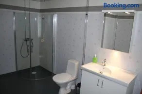 Nice house with new bathroom, good accessibility - Image 3