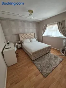 Quiet and professional friendly - Image 1