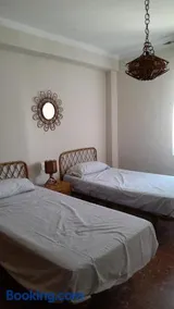 Views of Montgó, bright and 5 minutes from the beach - Image 2