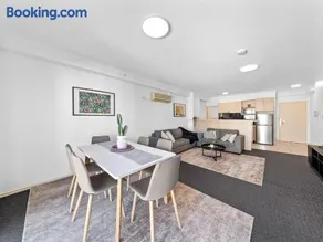 50 Bright Breezy East Perth Pool Gym & Parking - Image 2