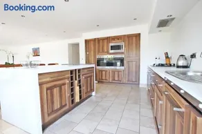 Claremont Beach House - Image 4