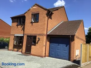 Stunning Fir Tree Corner 3 bedroom detached Executive house ideal wedding guest family home with free drive way CCTV parking for 2 vehicles or LWB Van M5 1 mile away dogs welcome by prior arrangement - Image 2