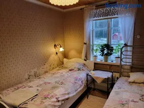 Mysigt rum med lantligt läge i privat bostad med katter - Image 1