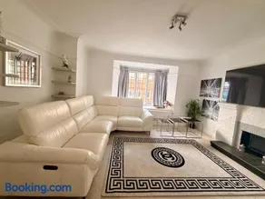 Luxurious 2BR stay in London-GerrardsCross-Wembley-private carpark-short walk to train station - Image 2