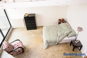 Authentic, beautiful & friendly 150m2 loft, 10 min from Paris - Image 2