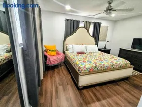 Miramar Retreat Arcade Game Room King Bed 25 Min to Hollywood Beach - Image 3