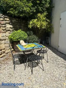 un petit coin de paradis avec piscine et parking 5 minutes AVIGNON - Image 5