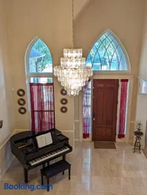 Spacious FIFA Houston Home with Pool Sleeps 13 - Image 3