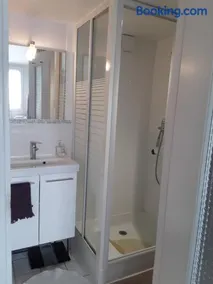 Au Pas Du Chateau - Image 3