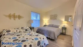 Stylish House Near UF, VA, & Downtown Gainesville - Image 2