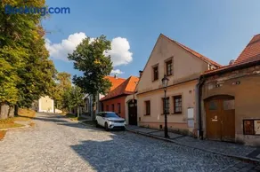 Entire house with garden near Prague - Image 2
