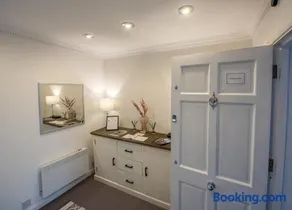 Grosvenor Pad - Lovely 2-bed Flat - FREE ON STREET PARKING - Image 4