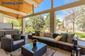 Mid-Century Mod - 7 BR Sleeps 22 - Hot Tub & Game Room - Image 2