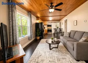 Cozy 3BR Apartment Central Kilgore Location - Image 1