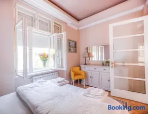 Crown Apartment - Your Royal Stay - Image 3