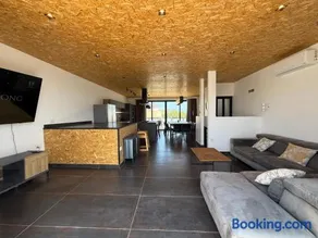 XL Sky Villa Seaview & Hot Tub BBQ - Image 3